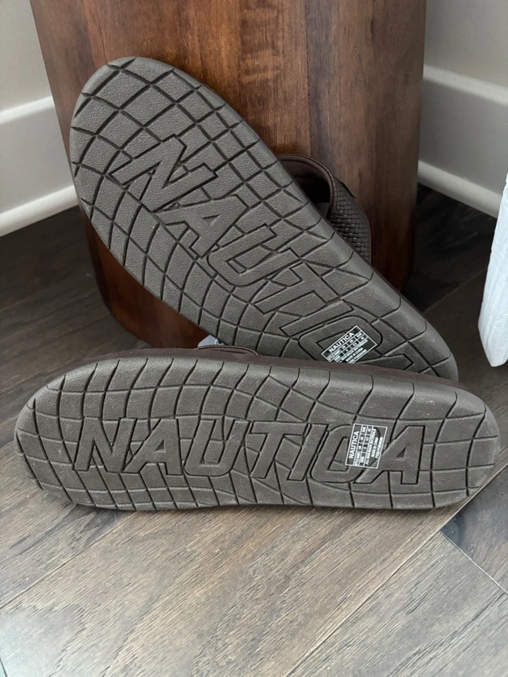 Nautica Derb rubber outsole,textured insole, thong flip flops/sandals